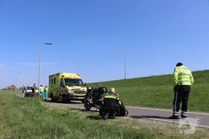 Scooterrijder en wielrenner komen met elkaar in botsing