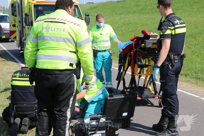Scooterrijder en wielrenner komen met elkaar in botsing
