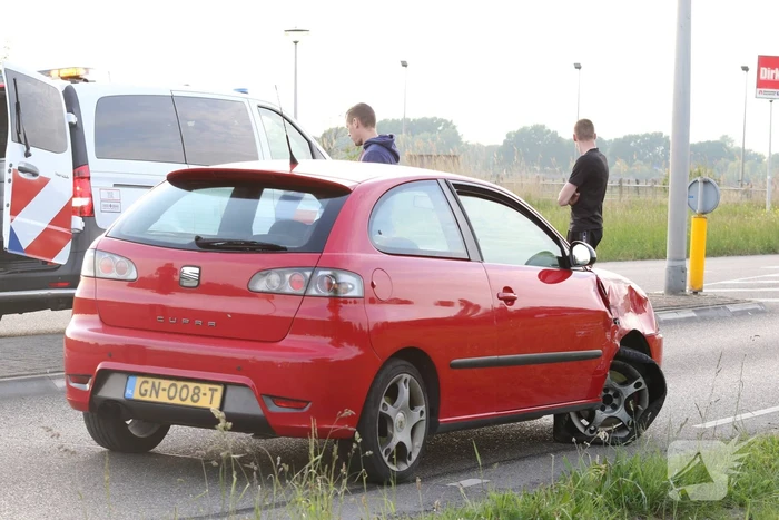 Veel schade na botsing tussen auto's