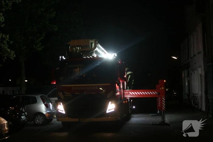 Brandweer haalt man van dak