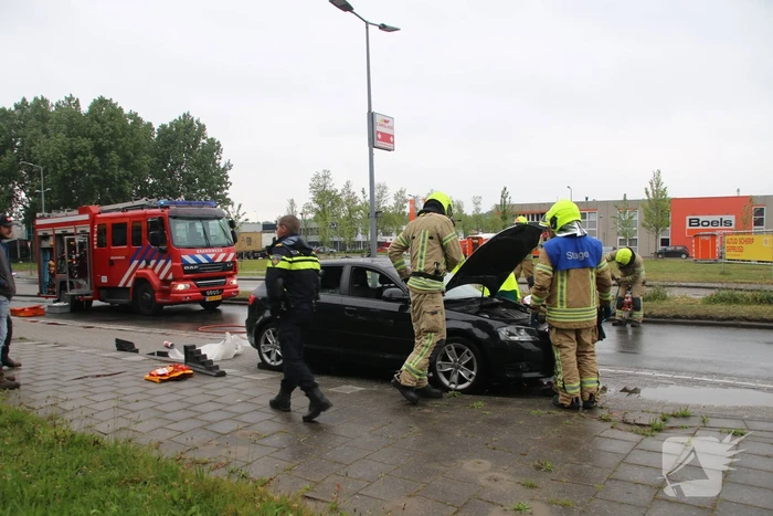 Persoon gewond bij botsing met vrachtwagen