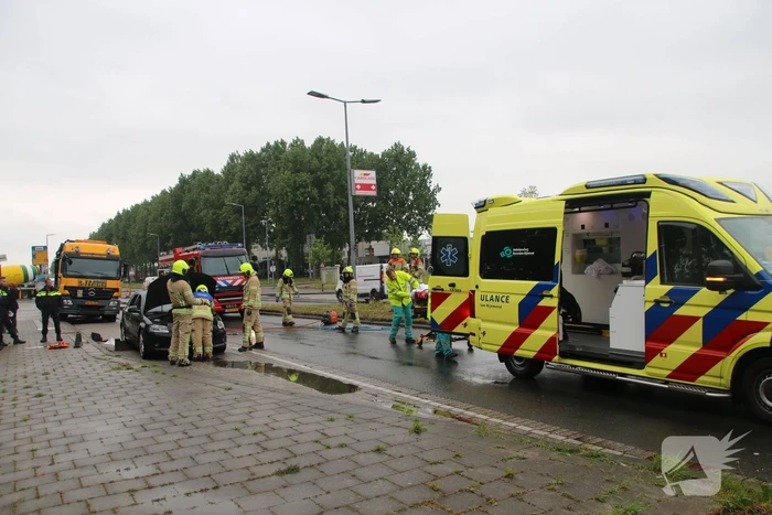 Persoon gewond bij botsing met vrachtwagen