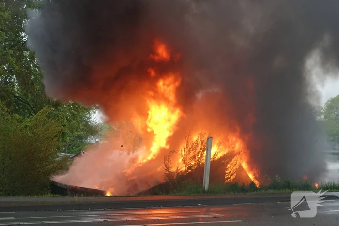 Grote uitslaande brand in industriepand