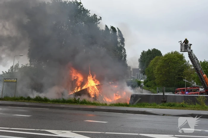 Grote uitslaande brand in industriepand