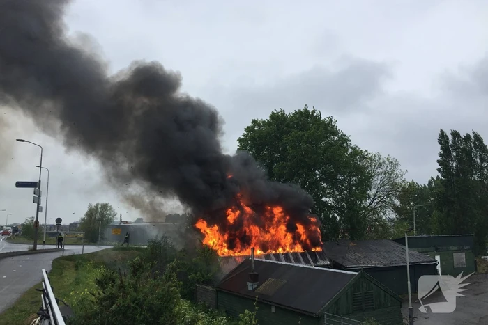Grote uitslaande brand in industriepand