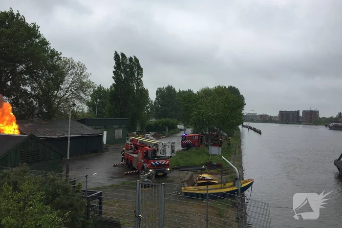 Grote uitslaande brand in industriepand