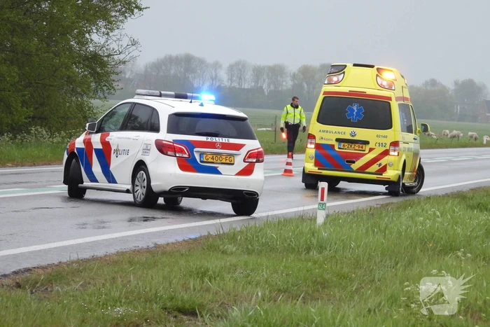 Voertuig raakt te water