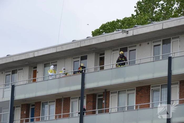 Man uit woning gehaald