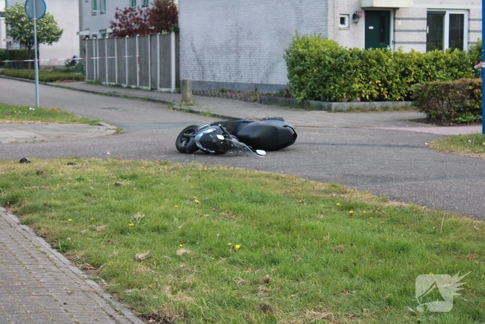 Scooterrijder zwaargewond na frontale botsing