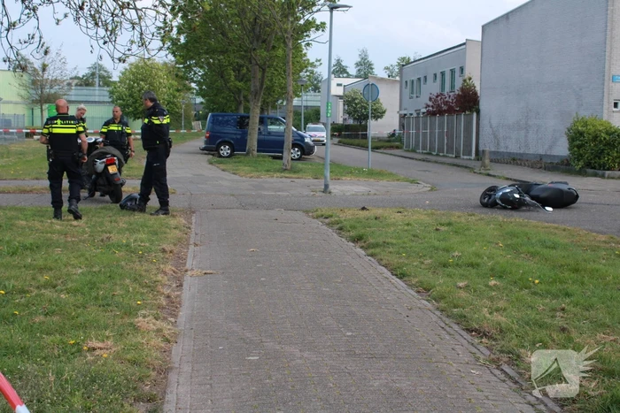 Scooterrijder zwaargewond na frontale botsing