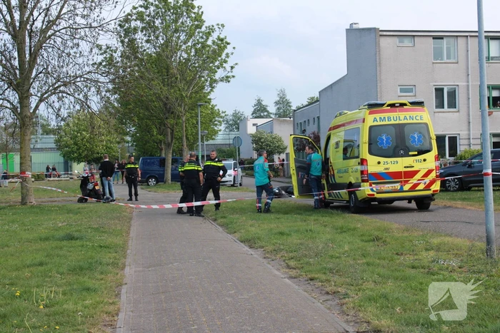 Scooterrijder zwaargewond na frontale botsing