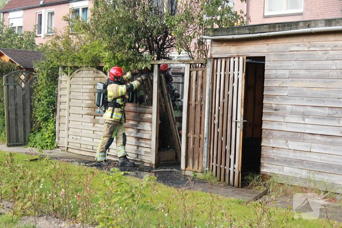 Uitslaande brand verwoest woning