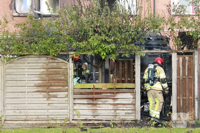 Uitslaande brand verwoest woning