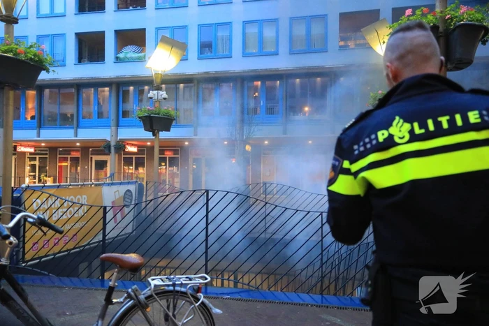 Auto vat vlam in parkeergarage Winkelcentrum De Nieuwe Hof