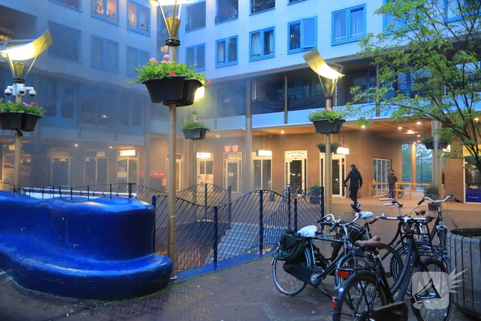 Auto vat vlam in parkeergarage Winkelcentrum De Nieuwe Hof