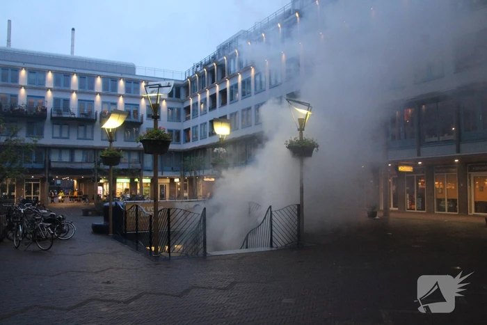 Auto vat vlam in parkeergarage Winkelcentrum De Nieuwe Hof