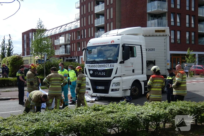 Fietser ernstig gewond bij ongeval met vrachtwagen
