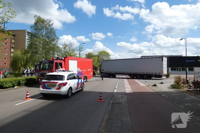 Fietser ernstig gewond bij ongeval met vrachtwagen