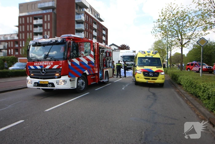 Fietser ernstig gewond bij ongeval met vrachtwagen