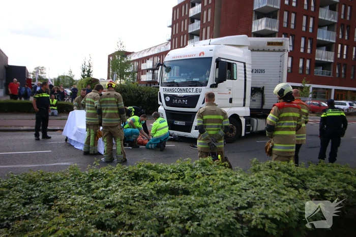 Fietser ernstig gewond bij ongeval met vrachtwagen