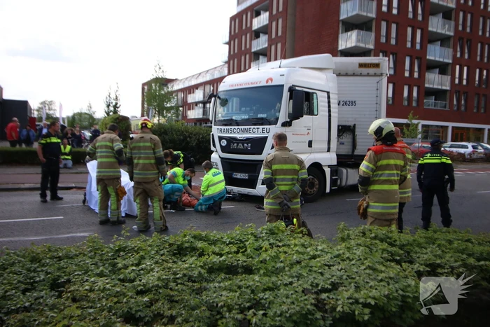 Fietser ernstig gewond bij ongeval met vrachtwagen