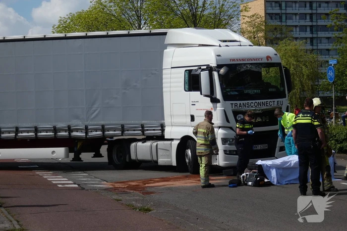 Fietser ernstig gewond bij ongeval met vrachtwagen