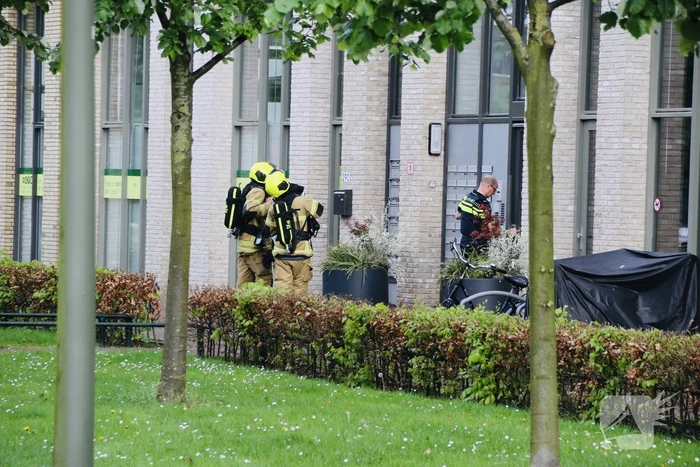 Bewoners blussen kleine keukenbrand