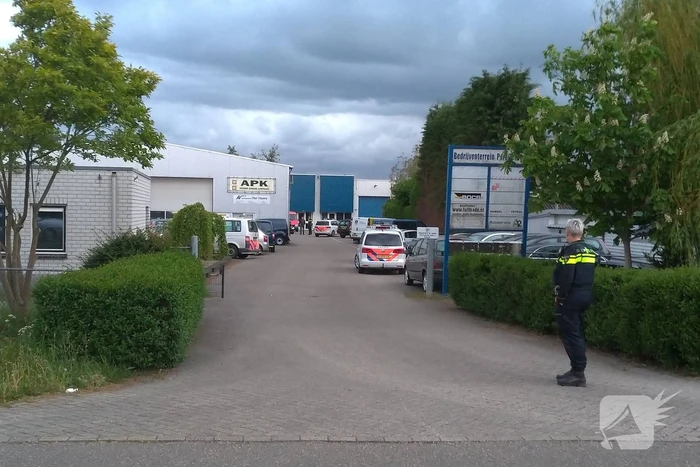 Gewonde bij mogelijke steekpartij in bedrijf
