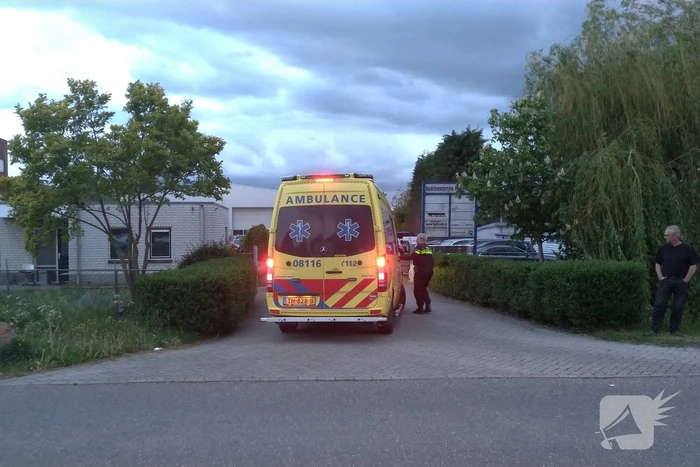 Gewonde bij mogelijke steekpartij in bedrijf