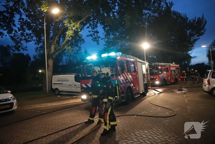 Meerdere auto's beschadigd door drie brandende auto's