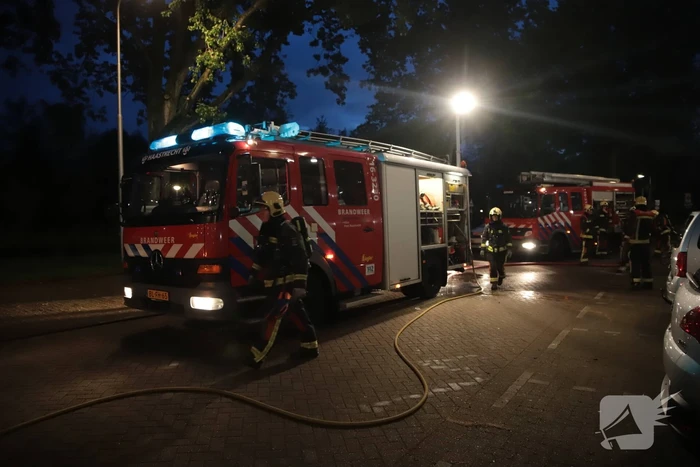 Meerdere auto's beschadigd door drie brandende auto's