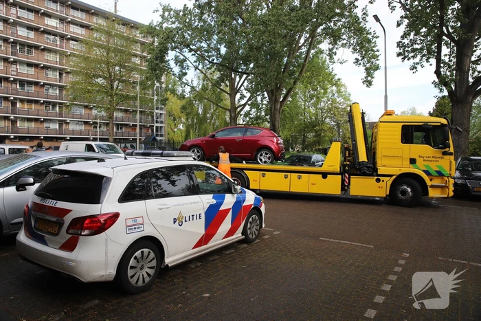 Meerdere auto's beschadigd door drie brandende auto's