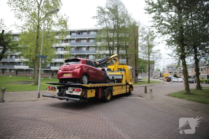 Meerdere auto's beschadigd door drie brandende auto's