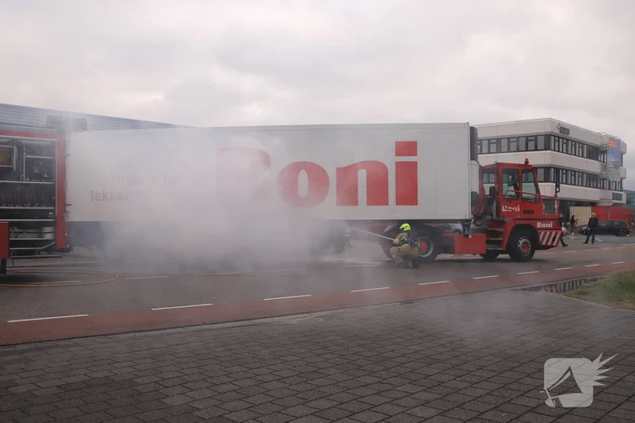 Distributiecentrum Boni ontruimd na brand in oplegger