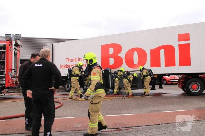 Distributiecentrum Boni ontruimd na brand in oplegger
