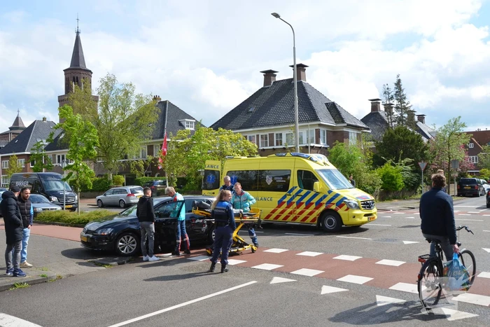 Automobilist gewond na botsing met mogelijk een vrachtwagen