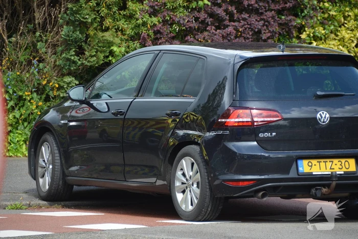 Automobilist gewond na botsing met mogelijk een vrachtwagen