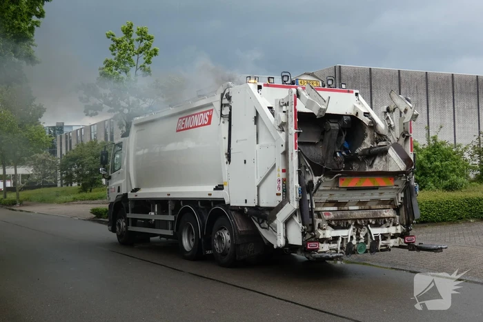 Brand in laadruimte van vuilniswagen