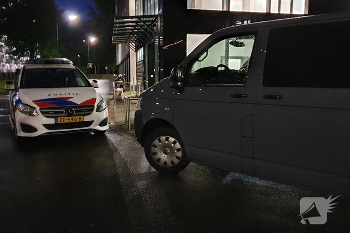 Dode in appartement, politie doet onderzoek