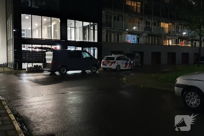 Dode in appartement, politie doet onderzoek