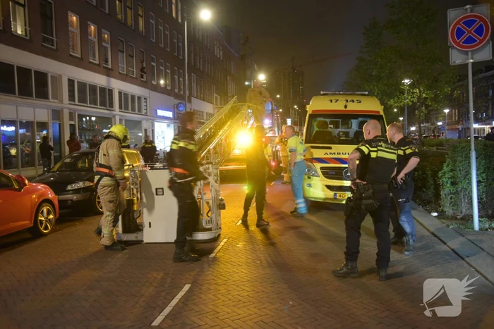 Verwarde man door politie en brandweer van het dak gehaald