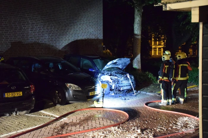 Opnieuw auto in de brand