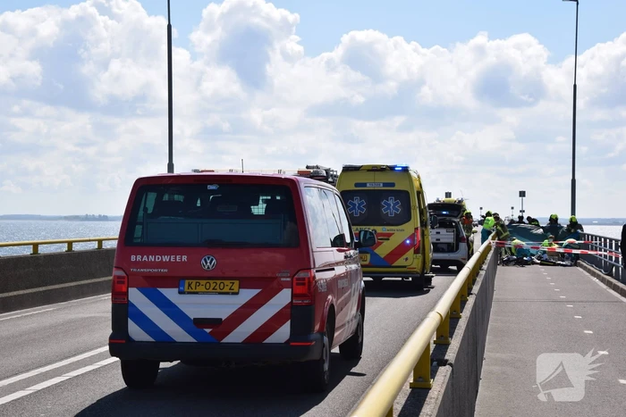 Wielrenner overleden na frontale botsing op Zeelandbrug