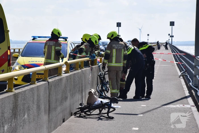 Wielrenner overleden na frontale botsing op Zeelandbrug