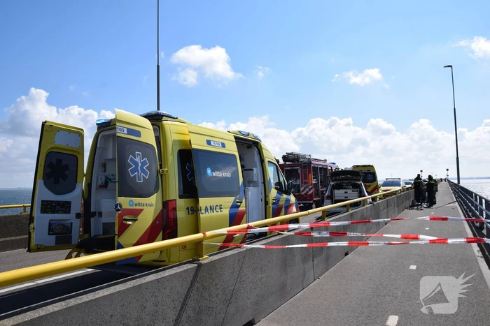 Wielrenner overleden na frontale botsing op Zeelandbrug