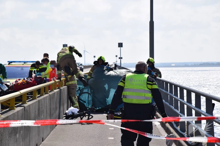 Wielrenner overleden na frontale botsing op Zeelandbrug