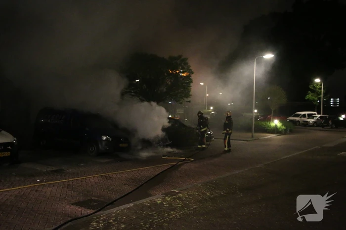 Voertuig door brand verwoest