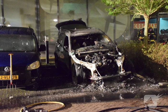 Voertuig door brand verwoest