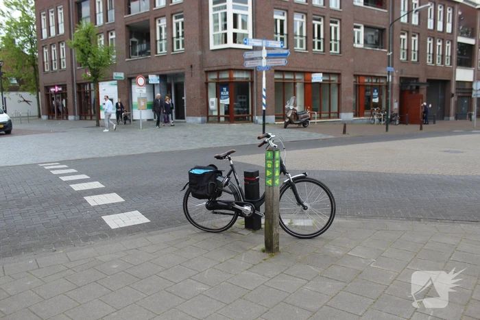 Automobilist laat fietster hulpeloos achter na ongeval