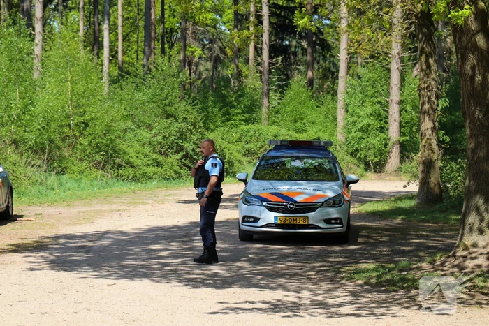 Zoekactie in Wekeromse Zand naar man in legerkleding met wapen